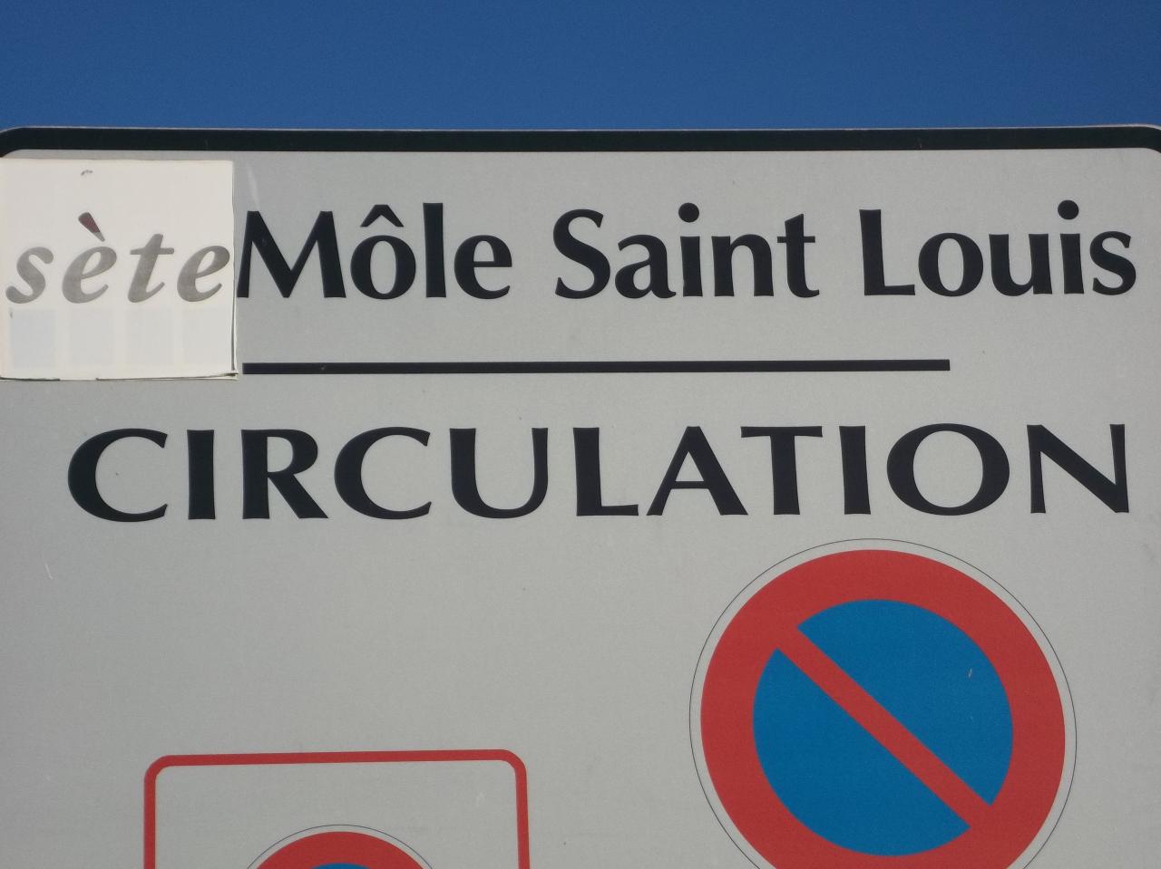 Port de Sète: plaque indiquant le môle Saint Louis