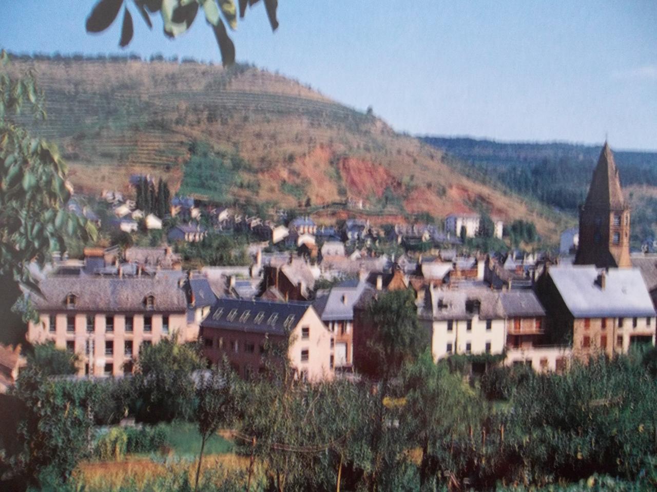 Randonnée à Marcillac-Vallon (colonie de vacances de Béni-Saf 1957)