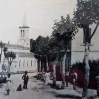 Béni-Saf (avant l'indépendance). Au fond l'église Sainte-Barbe