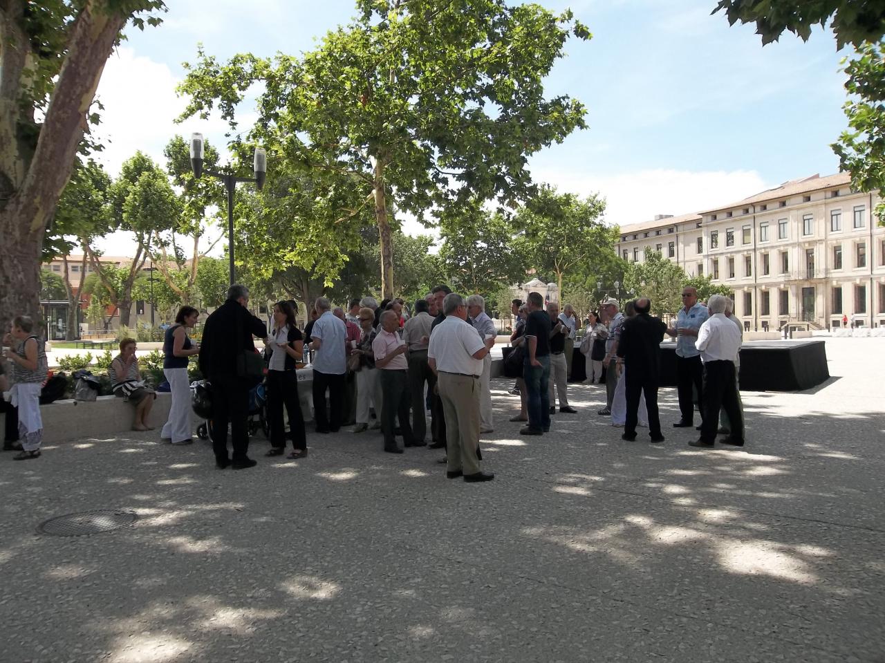 Nîmes 2012: moment de convivialité après la commémoration